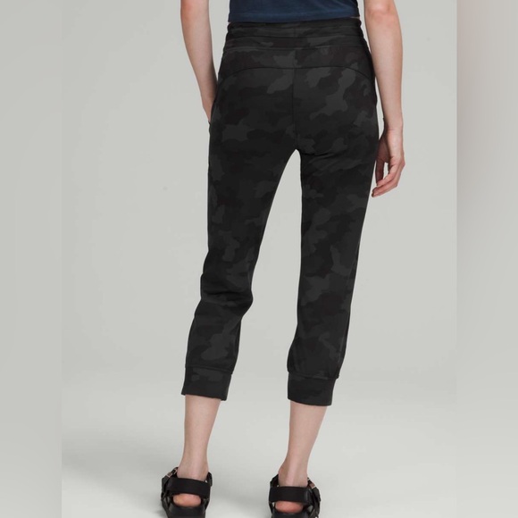 New Lululemon Ready to Rulu Jogger Crop !!! - Picture 9 of 10